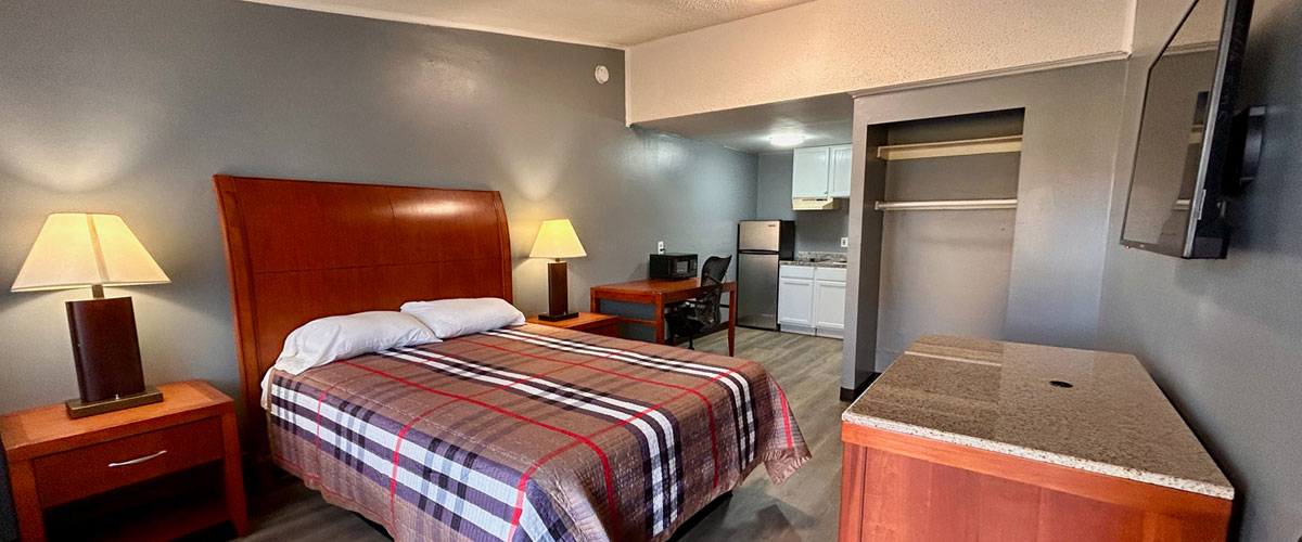 Beautiful Queen Bed Room