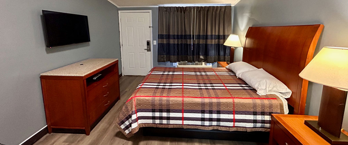 Attractive Guest Room